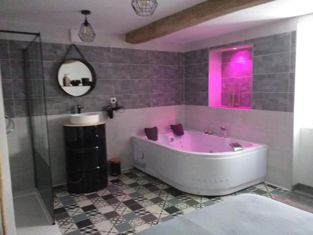 Nuit Romantique Saint-Christophe-en-Brionnais Екстериор снимка