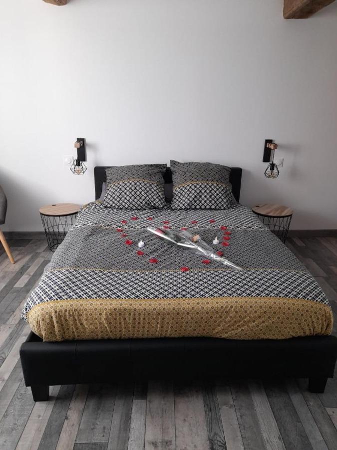 Nuit Romantique Saint-Christophe-en-Brionnais Екстериор снимка